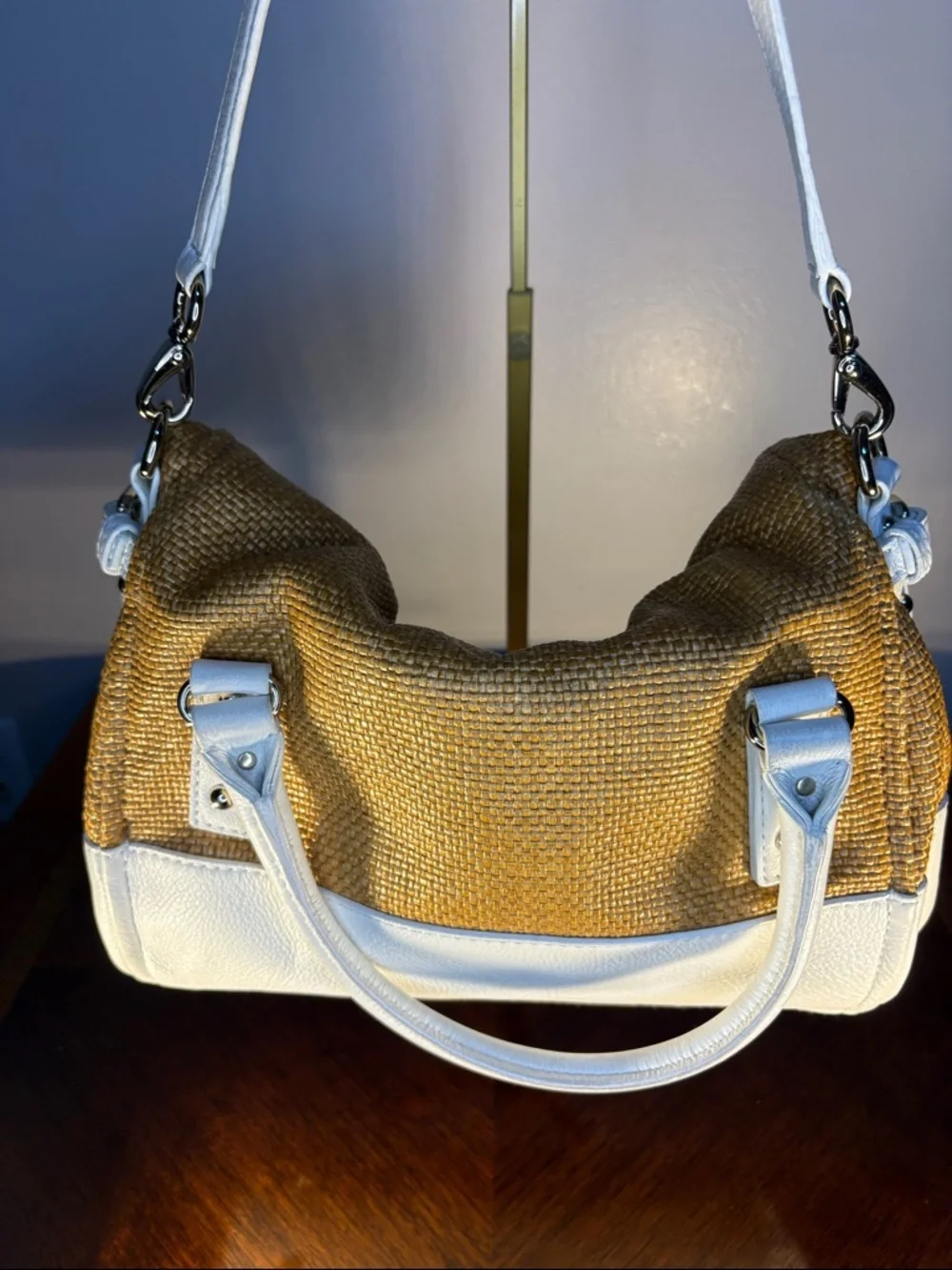 Kate Spade New York Cobble Hill Straw Leslie shoulder bag white leather trim.